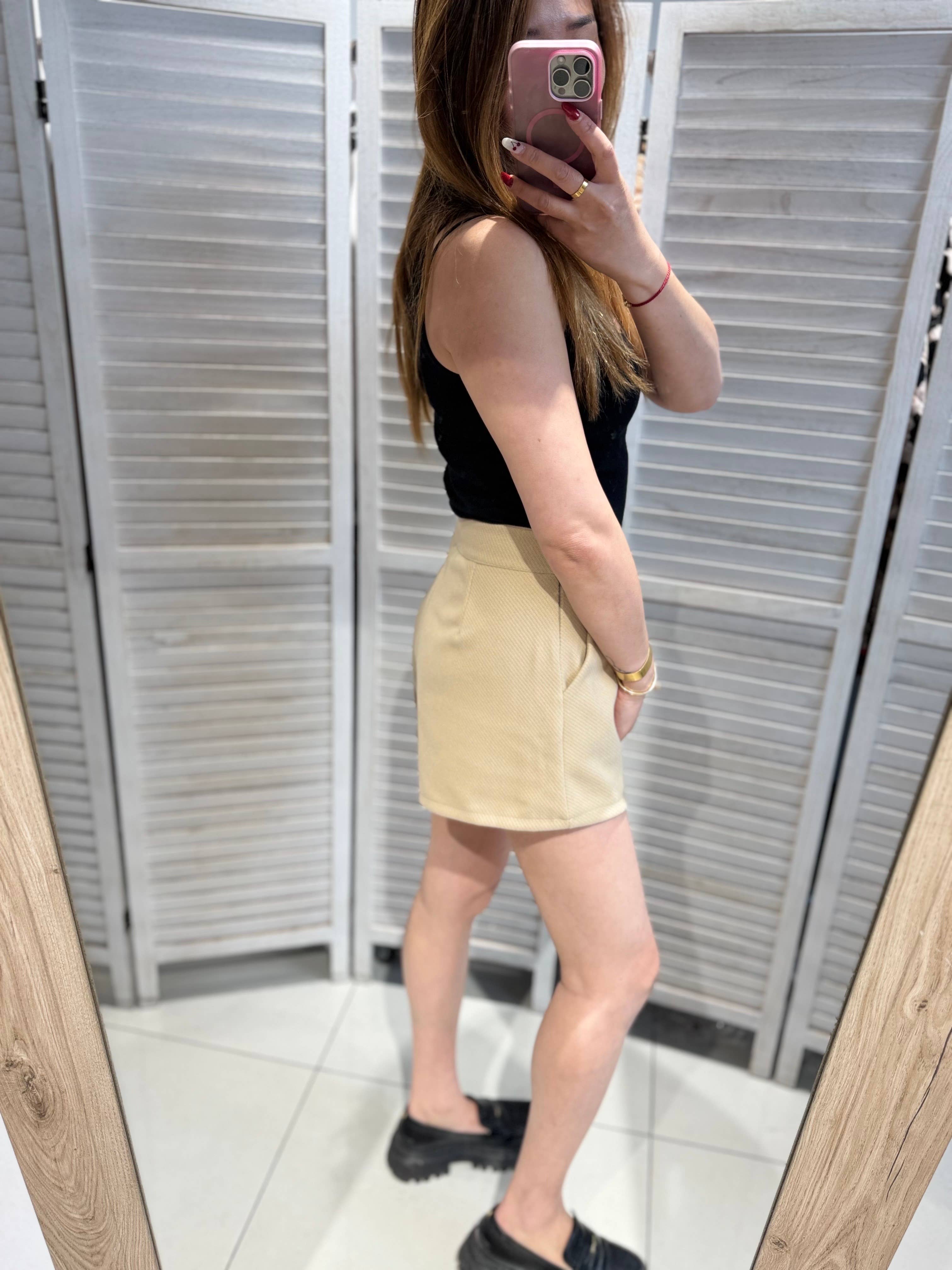 VICTORIA&ISAAC - Wholesale Shorts - Women's - Elegant Women's Shorts - 1336beige1