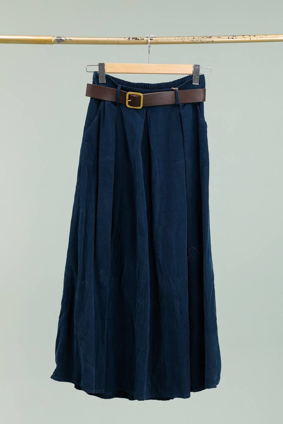 LÉA & LUC - Wholesale Pants - Women's - Cotton velvet trousers with belt REF. 3652212