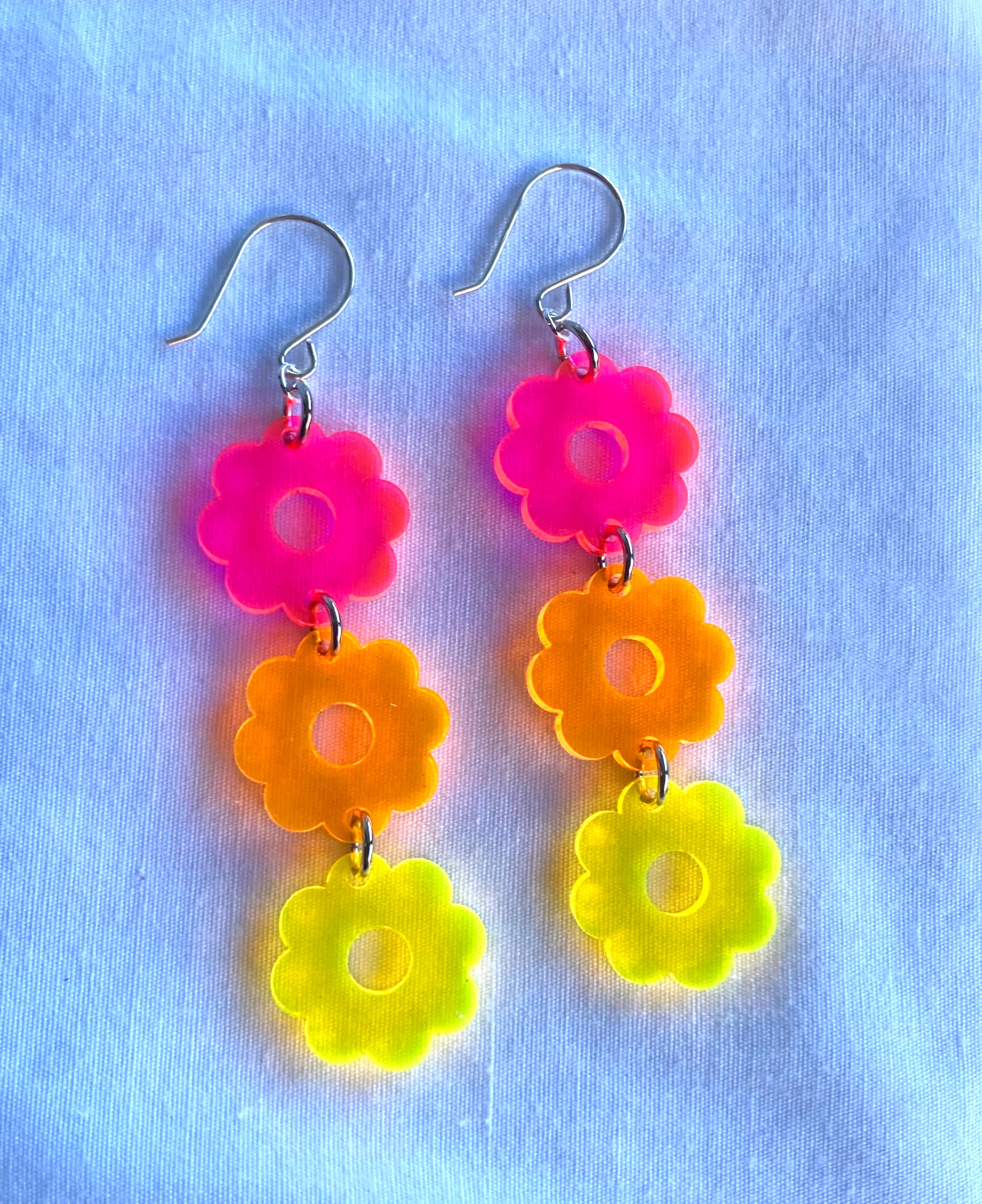The Lost & Found - Wholesale Dangle Earrings - Retro Daisy Drops "Primary"10