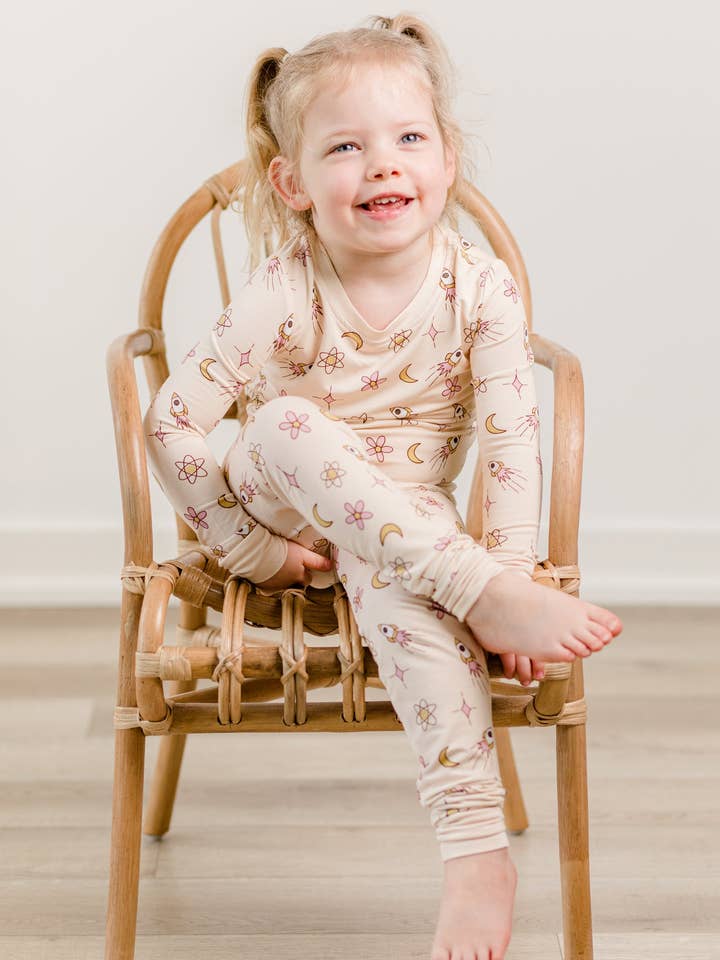 Ensemble de pyjamas 2 pièces en bambou pour enfants - Sola Rocket pour la vente par Moon Fruit Jammies