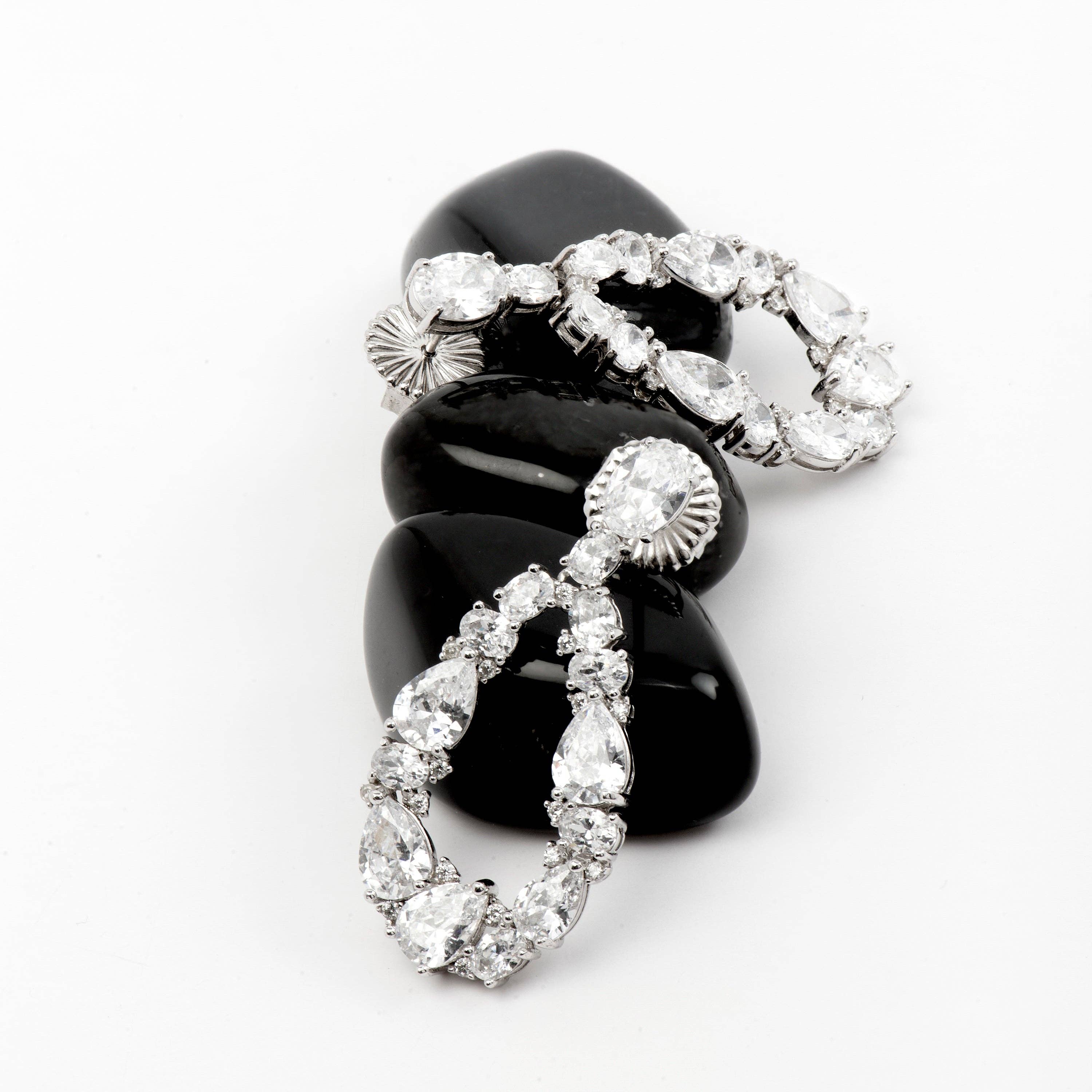 Luxenter – wholesale Hängande örhängen – 925 Sterling Silver Earrings with Brilliant Cubic Zirconia finished in Rhodium - Madne2