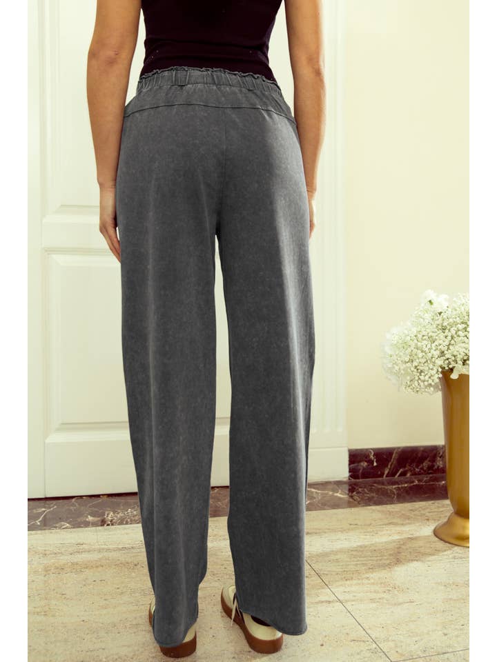 1 the Woman - Wholesale Pants - Women's - Mineral Wash Lace-up High Waist Raw Hem Patched Pocket Pants4