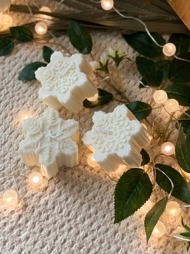 Bougie Snowflake - Bougie esthétique en cire de soja pour la vente par Hellen’s Boutique
