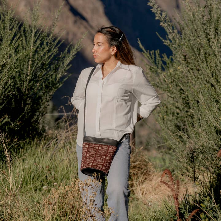 Awamaki - Wholesale Crossbody Bag - Women's - Woven Bucket Bag12