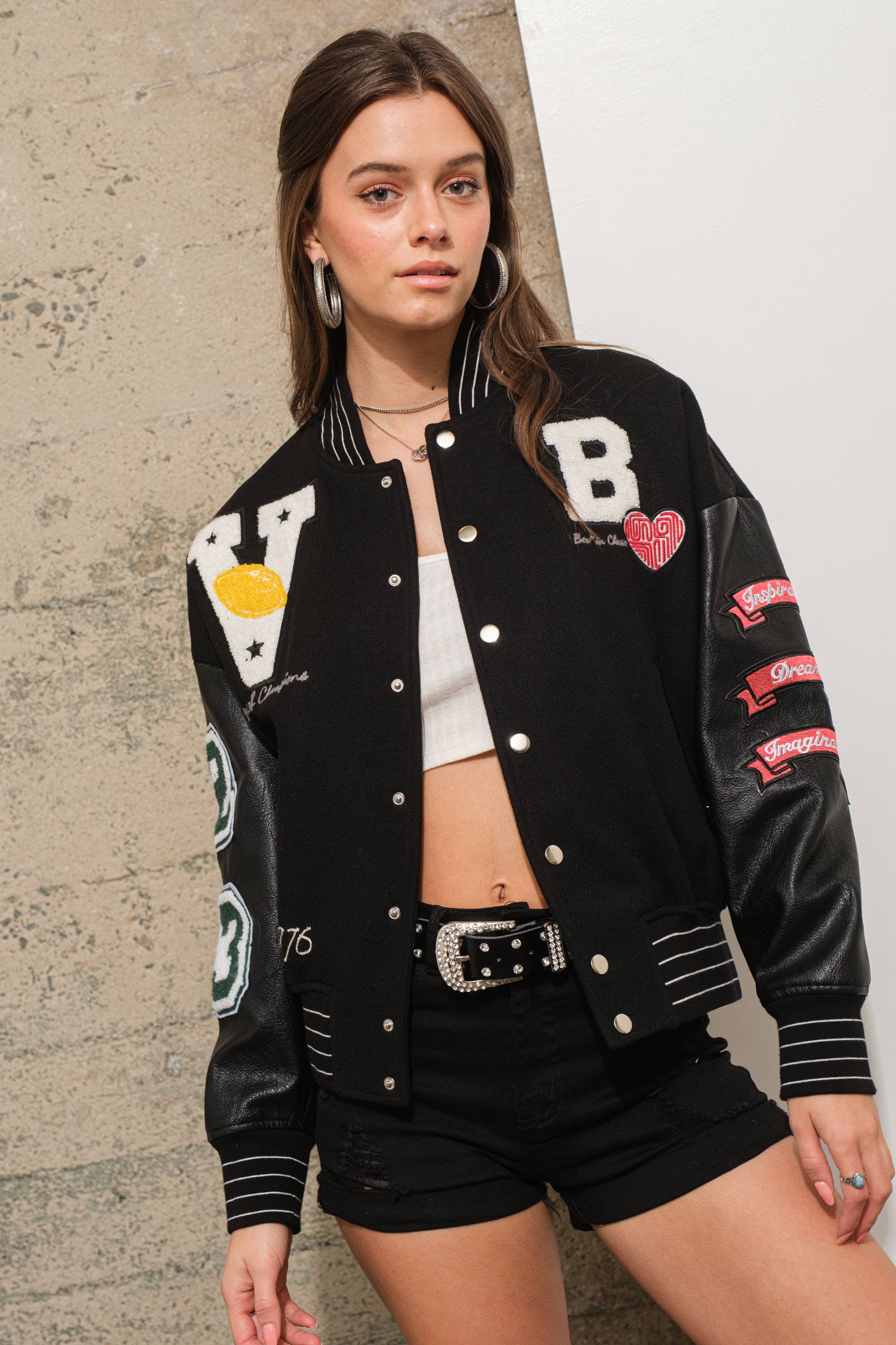 Blue B – wholesale Varsity- och baseballjackor – Dam – 50076J Bouclé-patchar med konstläder Letterman varsityjacka10