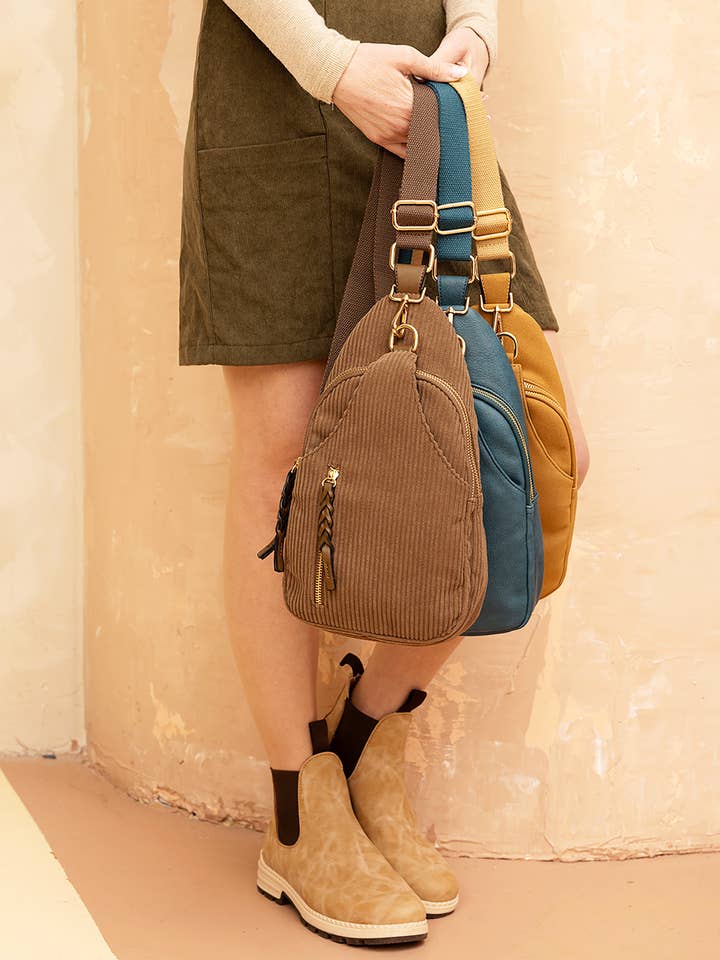 M2342CRDY Nikki Fløjl Dobbelt Rum Slynge Taske for engroshandel hos Jen & Co.