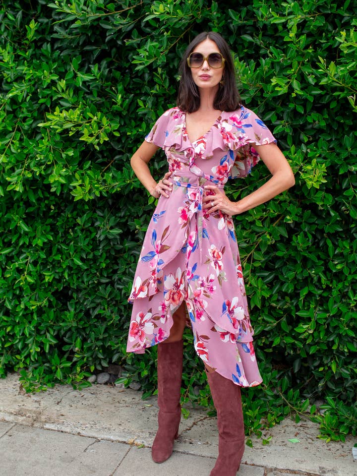 Lanie Flutter Wrap Klänning för wholesale av Jennafer Grace