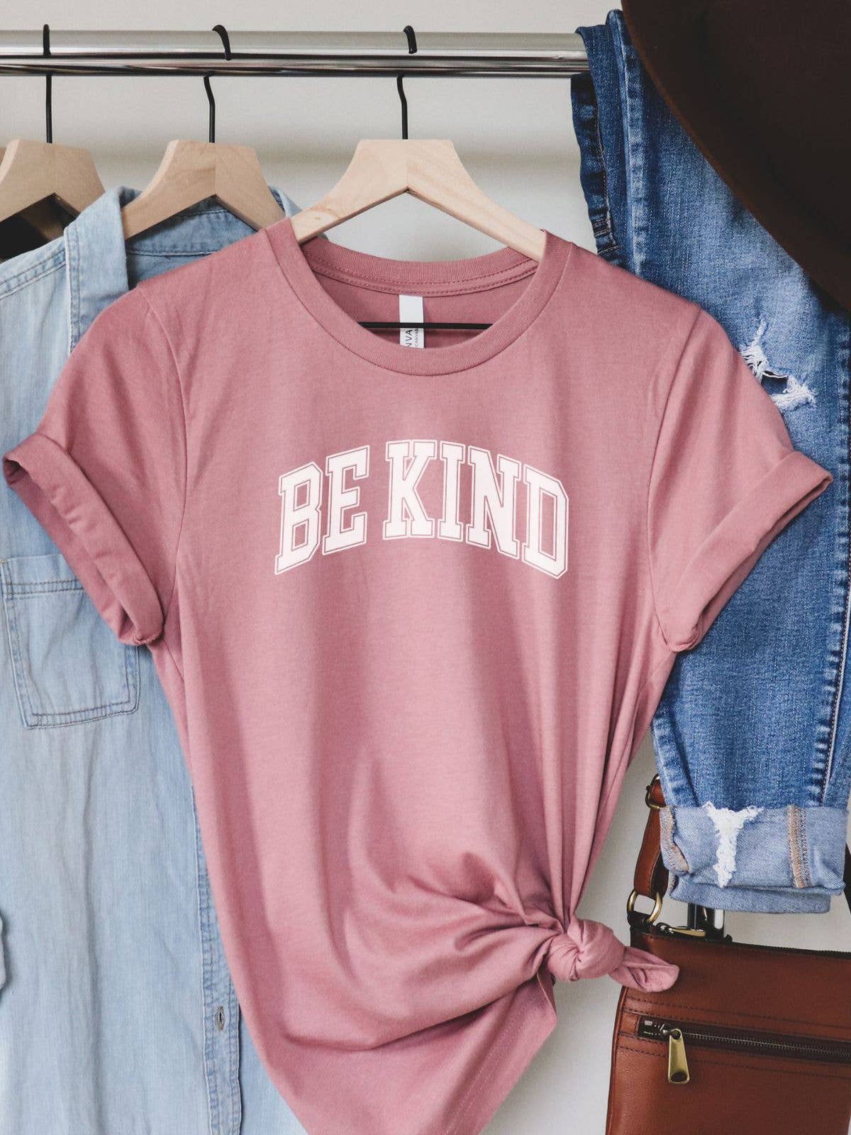 Bella Me – wholesale T-shirts med screentryck – Dam – Var Snäll Unisex T-shirt Casual4