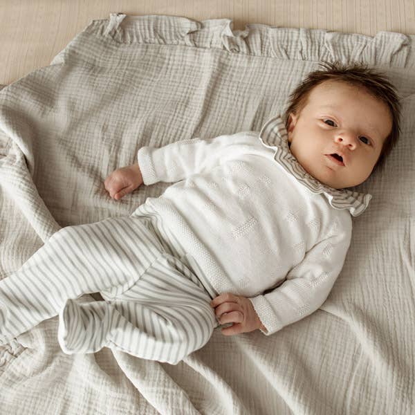 Grå 2-delt babysæt med strikket trøje og stribede bukser med fødder for engroshandel på Faire0