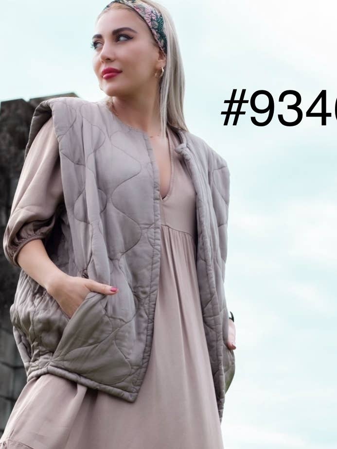 Vest Quilt with Pockets SALE 30% for wholesale by Dance in Paris