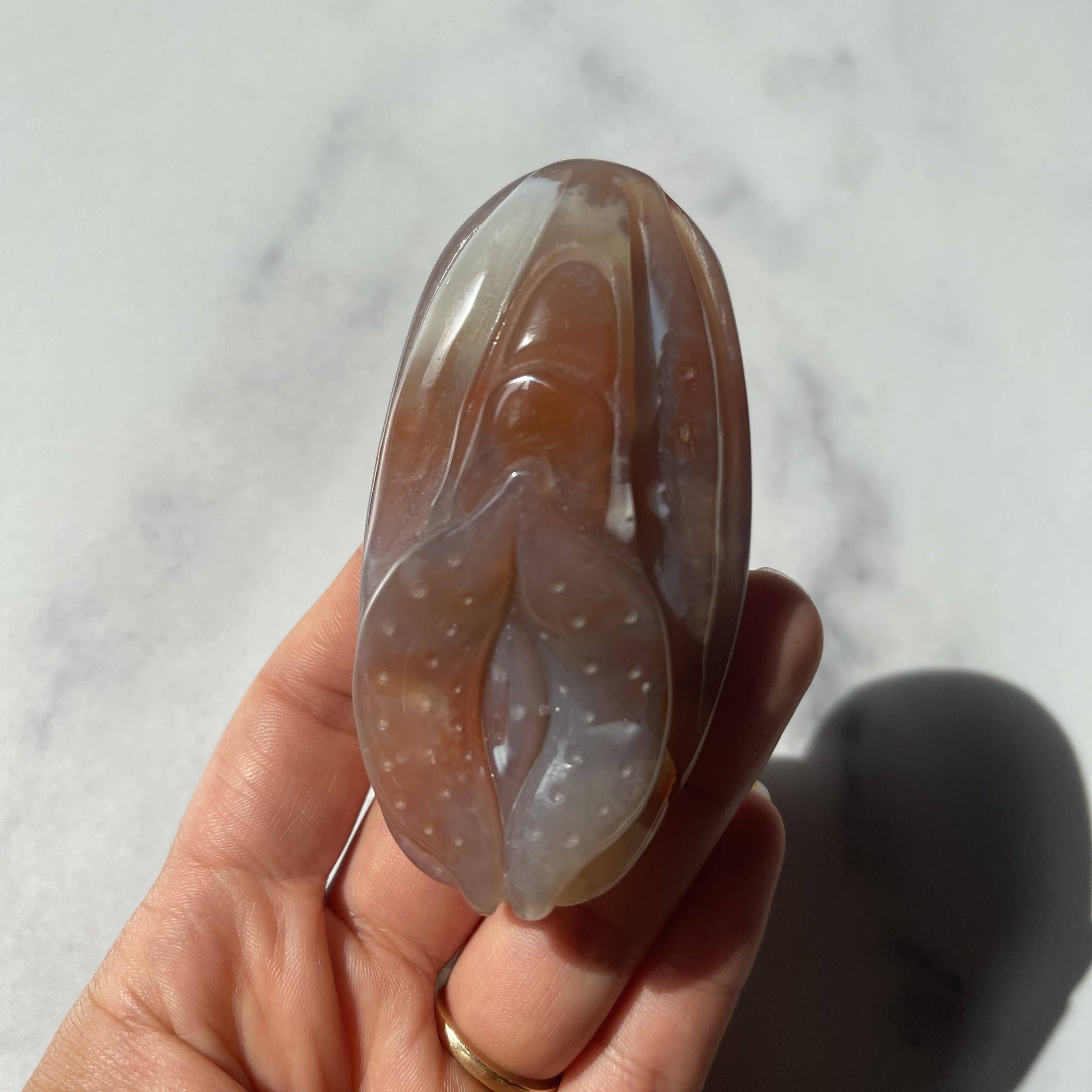 Good Juu Juu – Großhandel Spiritueller Stein/Kristall – Yoni-Schnitzerei aus Achat9