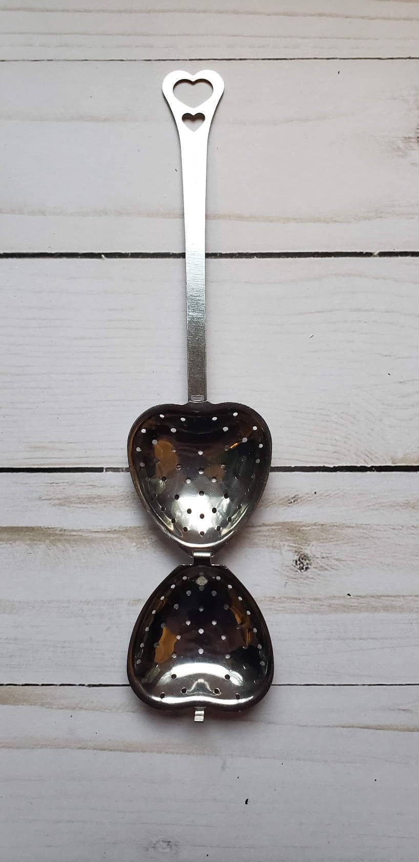 The Natural Mama Co. - Wholesale Tea Strainer/Infuser - Heart Shaped Tea Infuser1