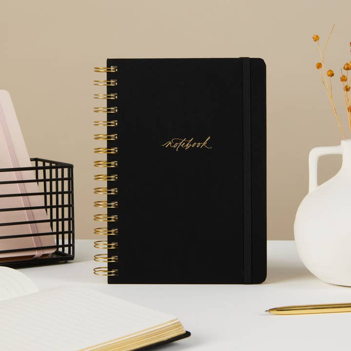 Carnet/Journal de luxe - Noir (tissu) avec spirale pour la vente par Blush And Gold