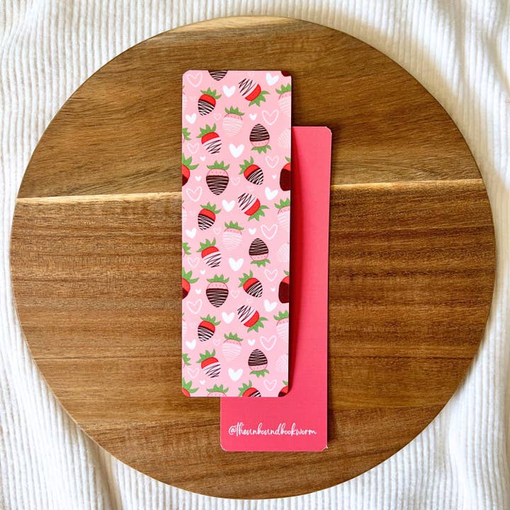 Marque-page double face, toucher doux, fraise enrobée de chocolat pour la vente par The Unbound Bookworm