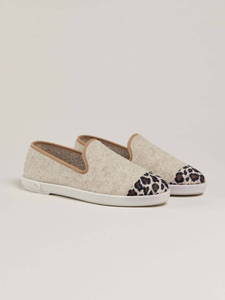 Women's wool slipper, beige leopard for wholesale by Angarde