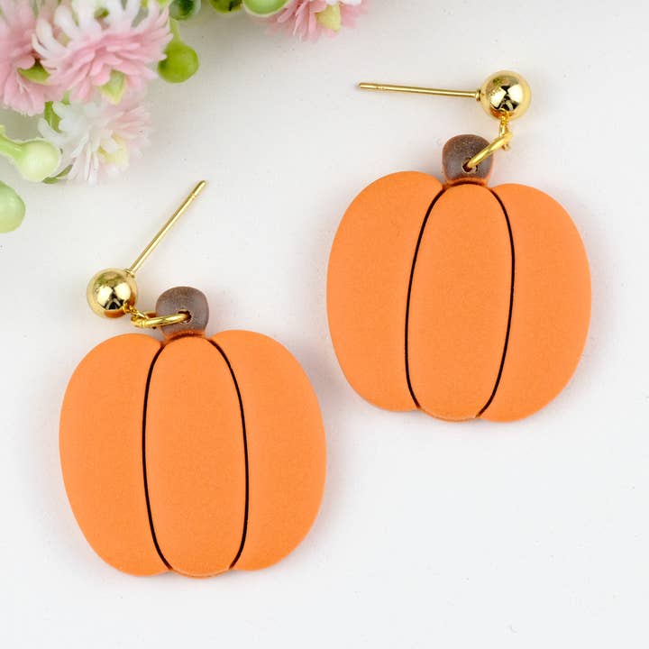 Efterårsgræskar øreringe af polymerler for engroshandel hos Mom’sClayCo