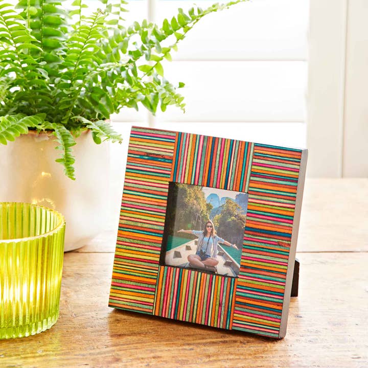 The Paper High Gift Company Limited - Venta al por mayor Marcos de fotos - Marco de fotos Dhari de madera de papri con rayas multicolores
