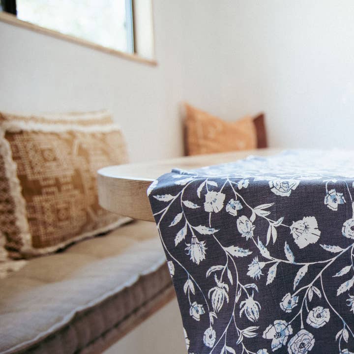 Chemin de table Montecito pour la vente par Colleen Marie