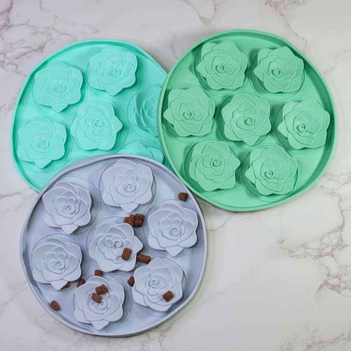 Tapis à lécher floral pour la vente par Petals & Pooch