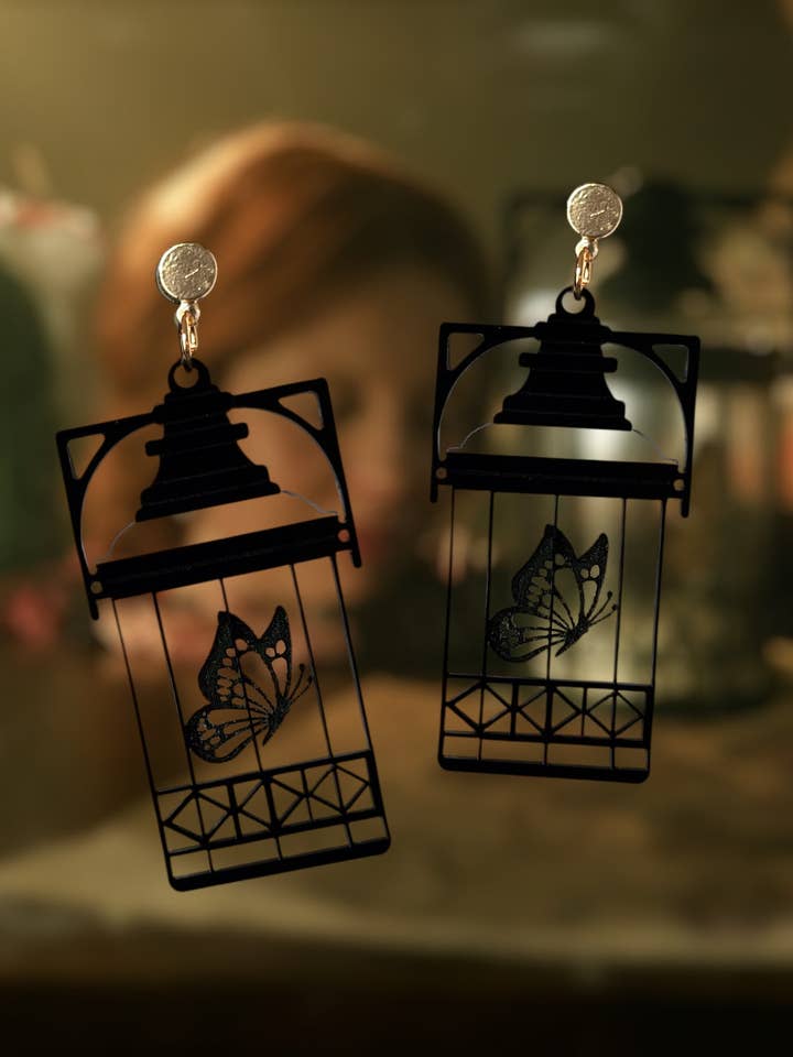 Indespærret Sommerfugl - Frankenstein-inspireret Ørering for engroshandel hos Studio Nena