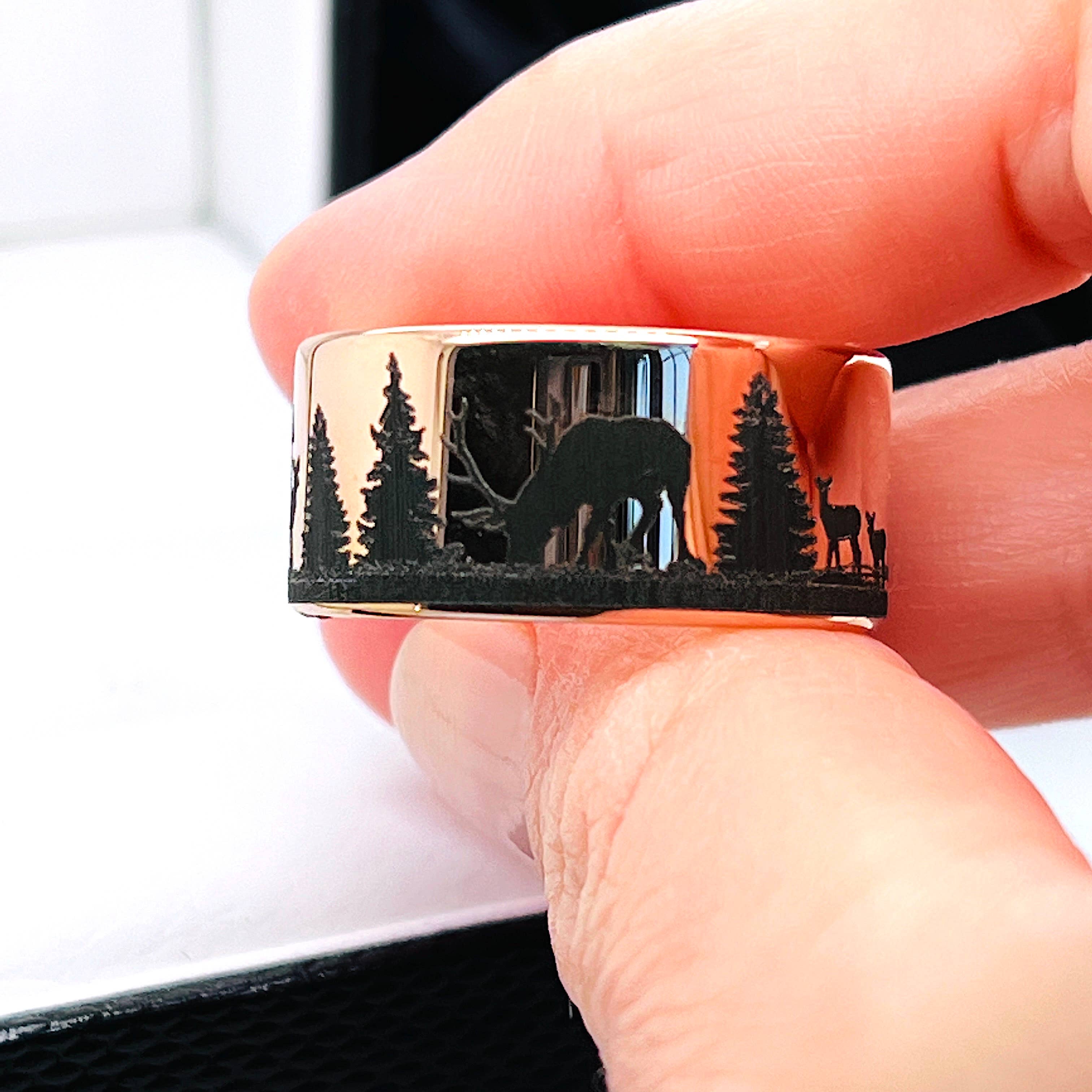 rings paradise – Engroshandel Båndring – Elks i granskov indgraveret wolfram unisex-ring3