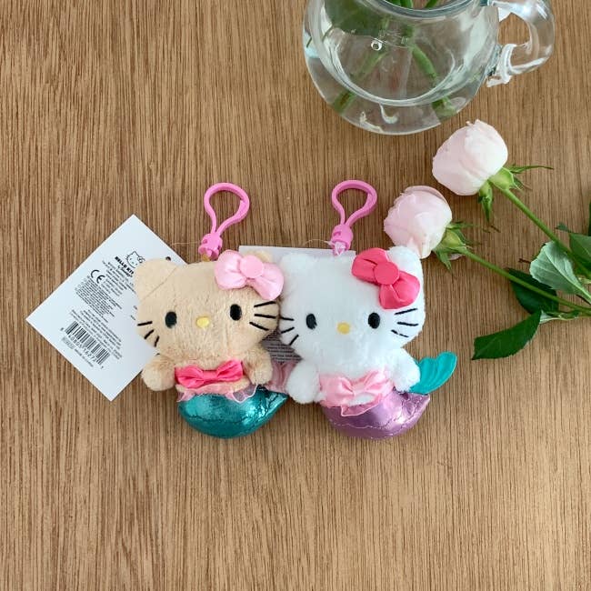 MOND HAUS – Porta-chaves - Mulher por atacado – 🧜Porta-chaves Ari, Peluche Licenciado Hello Kitty Sereia Charm.3