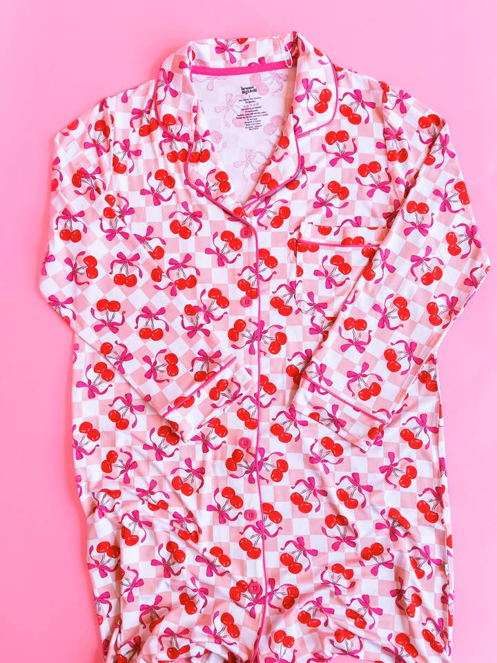 CHERRY SWEET CHECKERS TRAUMKLEID FÜR DAMEN für den Großhandel von Dream Big Little Co.