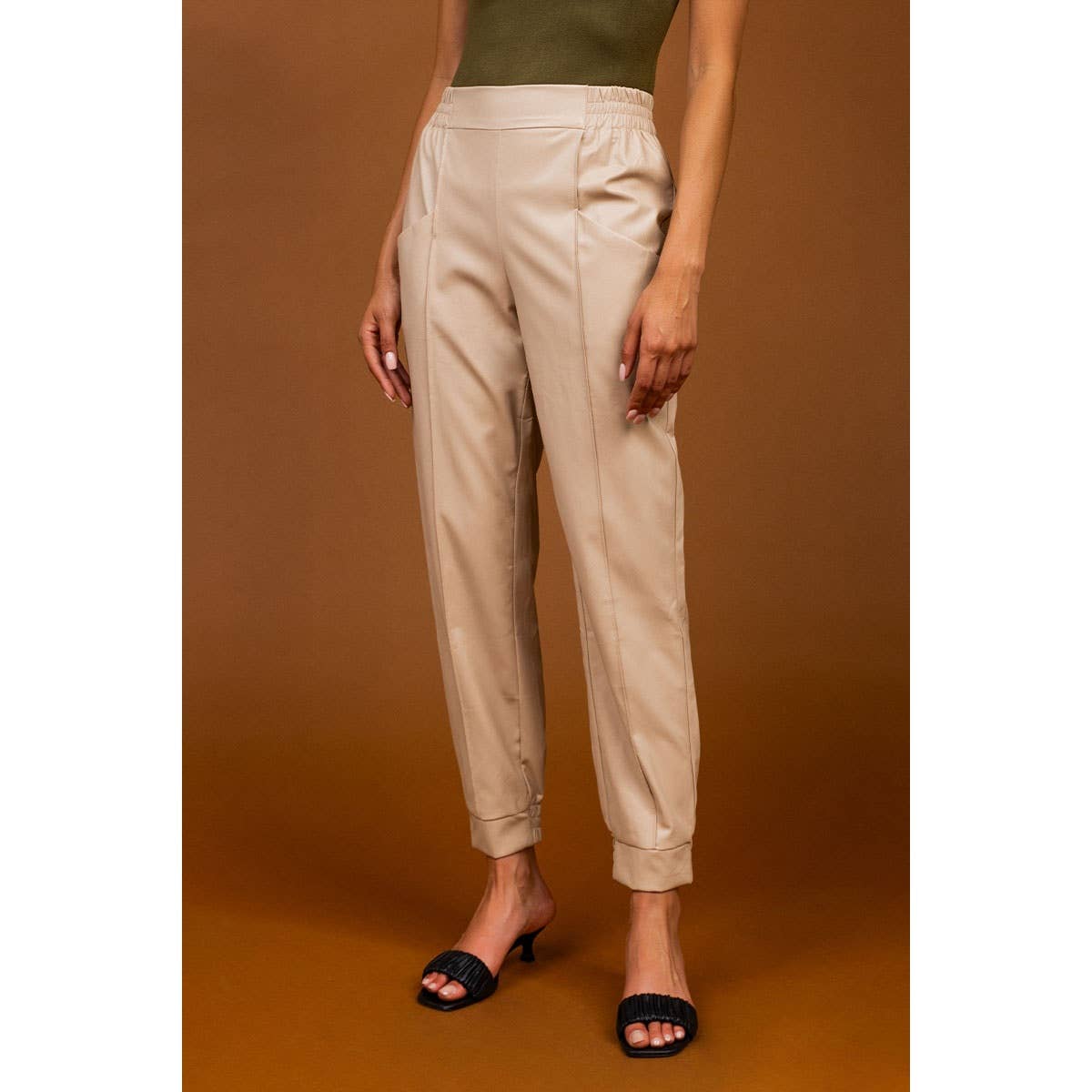 Naked Zebra - Vendita all'ingrosso Pantalone - Donna - Pantaloni da jogging in pelle vegana con elastico in vita4