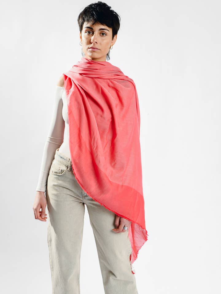 Cachecol ou roubado em algodão - possível processamento de bordado por atacado de Abstract