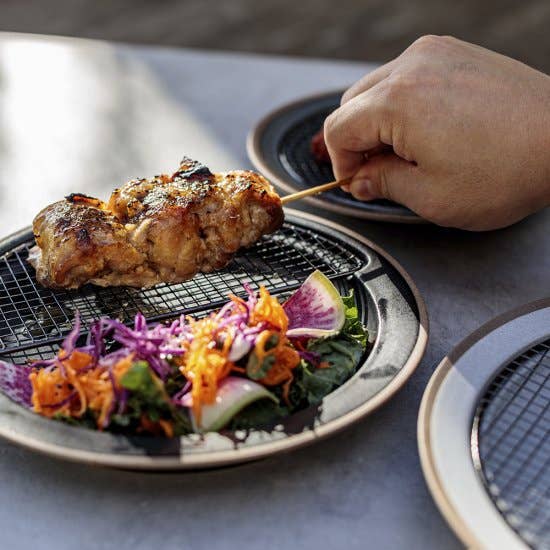 KIKIME – wholesale Dinner plate – amime Plate Half 9" | Plate w/ Half-moon shaped metal net 15