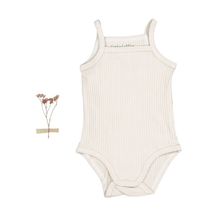 Grenouillère The Tank - Crème pour la vente par Lovely Littles