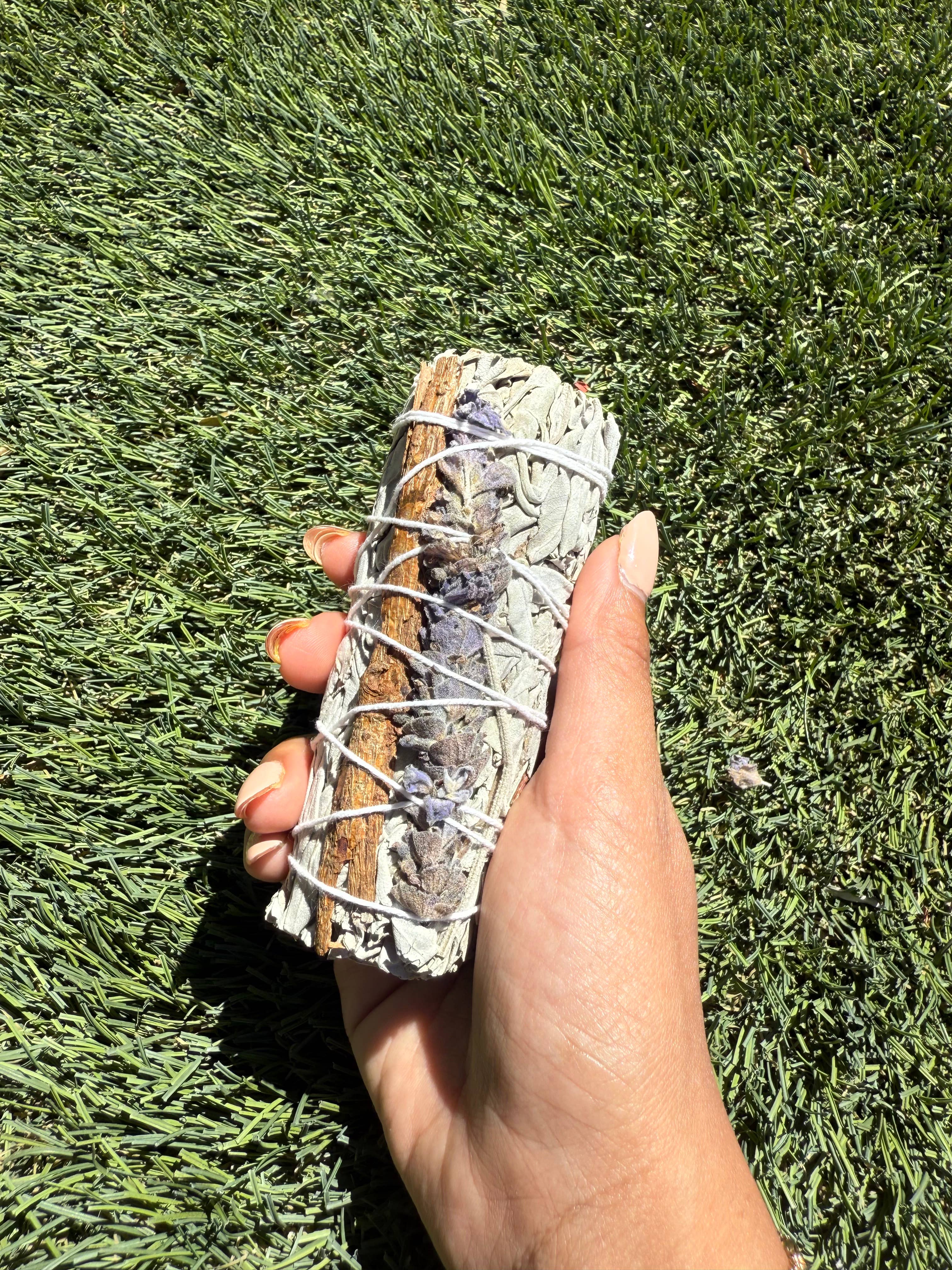 Faiza Naturals - Wholesale Sage bundle - Lavender with Cinnamon and White Sage Bundles1