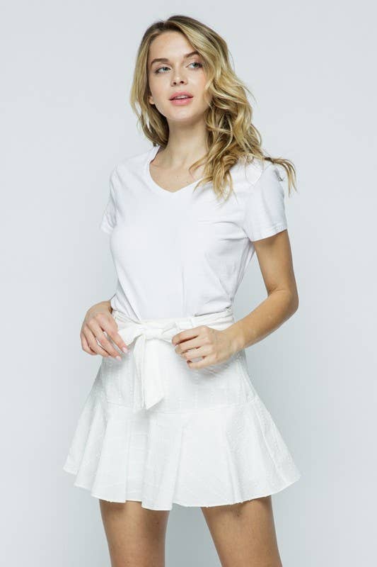 GEBROKEN WIT OFF WHITE ZELFSTRIKKENDE TAILLE RUFFLEDE VLOEIENDE ZOOM SHORTS MRMP8142 voor groothandel op Faire0