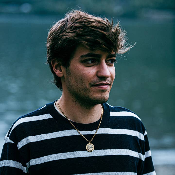 Collier boussole viking Vegvisir grand - Acier inoxydable pour la vente par Arthousefern