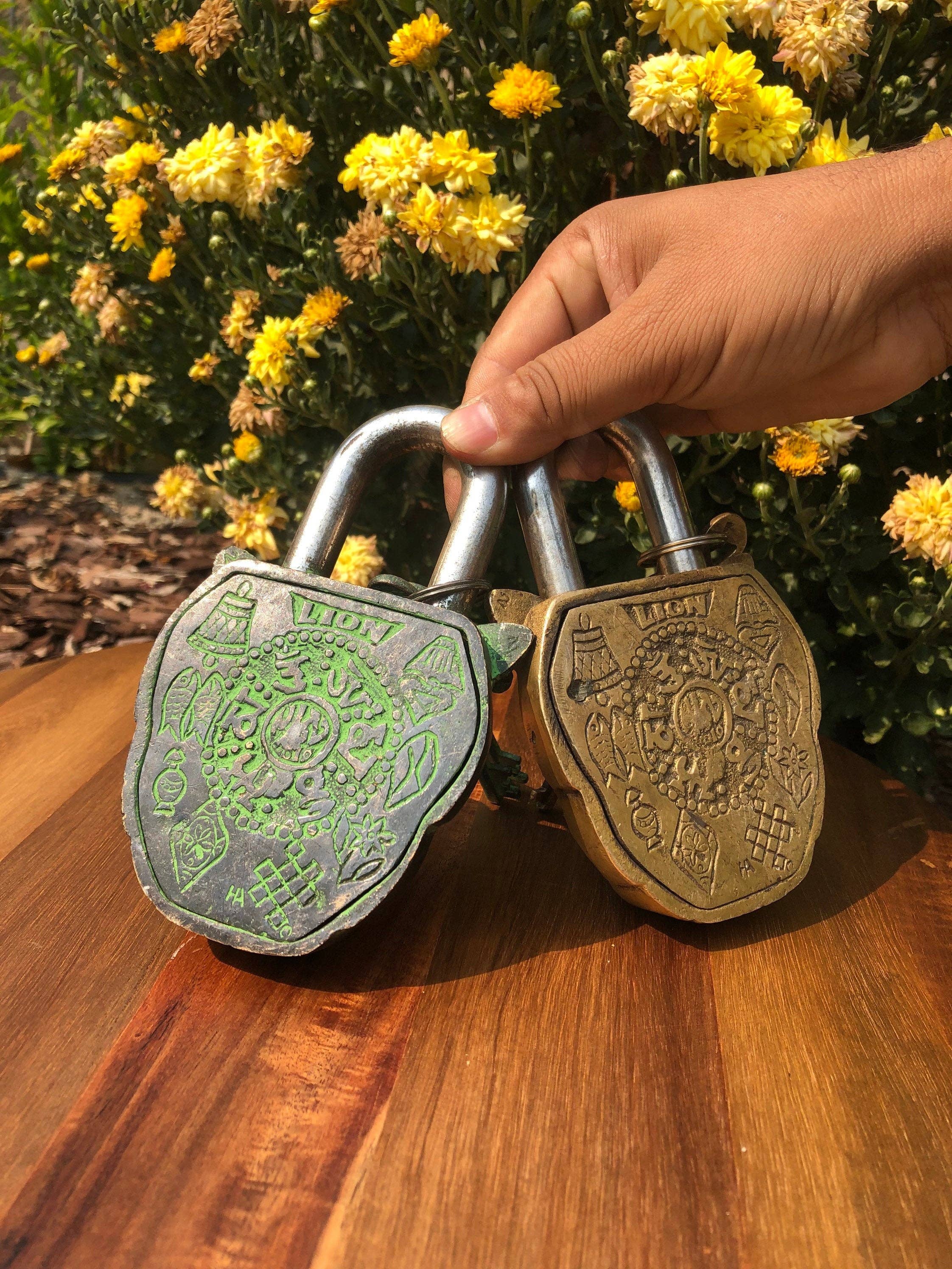 Like International - Venta al por mayor Figura decorativa - Candado de templo vintage de latón único de león7