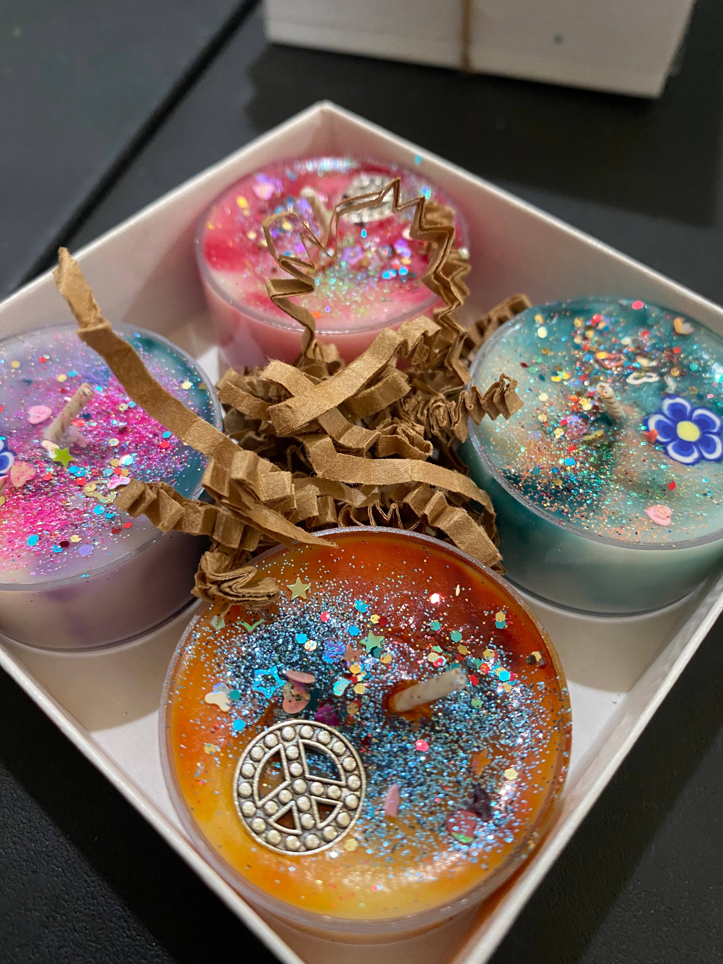 Raven’s Hearth – Velas aromáticas por atacado – Velas Vela de Chá Hippie | Patchouli, Sândalo e Rosa1