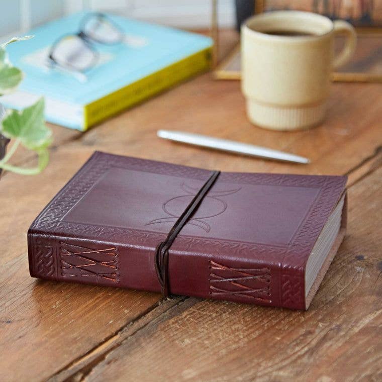 The Paper High Gift Company Limited - Vente Journal intime - Journal en cuir des trois lunes1