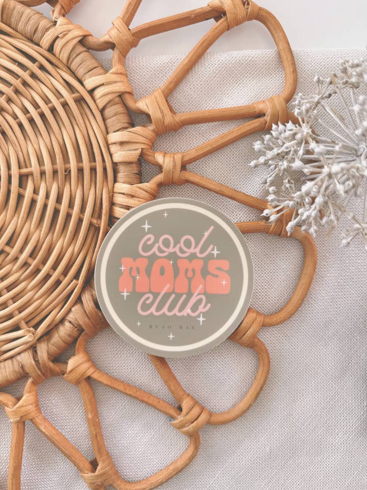 Club des mamans cool en melon | Autocollant en vinyle pour la vente par Bujo Bae