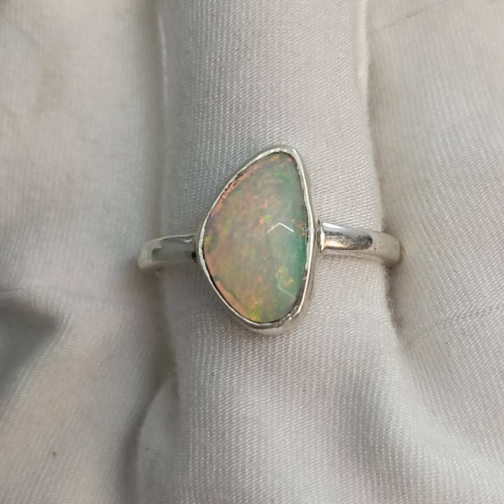 Anello Solitario con Opale di Fuoco in Argento Sterling 925 per Donna per la vendita all'ingrosso da parte di Rishi Jewelry