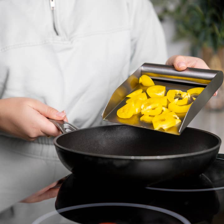 Fox Run Brands – wholesale Kitchen tool/gadget – Fox Run Stainless Steel Kitchen Food Scoop, 6" Food Scraper
