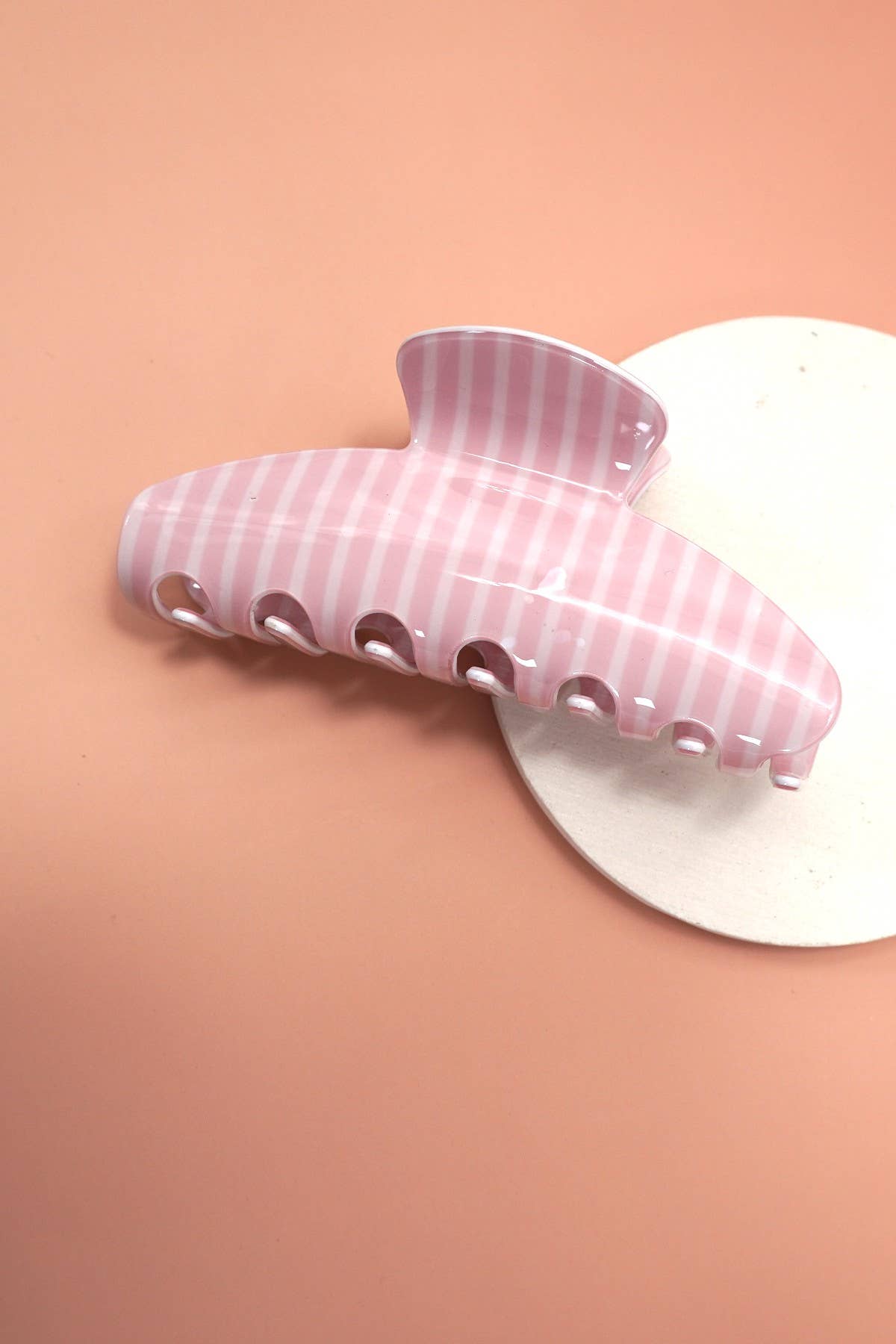 JOSSLYN by wall to wall - Wholesale Hair Clip - Women's - JUMBO STRIPE PLAID OVAL HAIR CLAW CLIPS | 40H10205