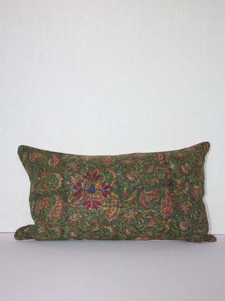 Housse de coussin Kantha Block Print - Lawn 14 x 24 pour la vente par Rameti studios