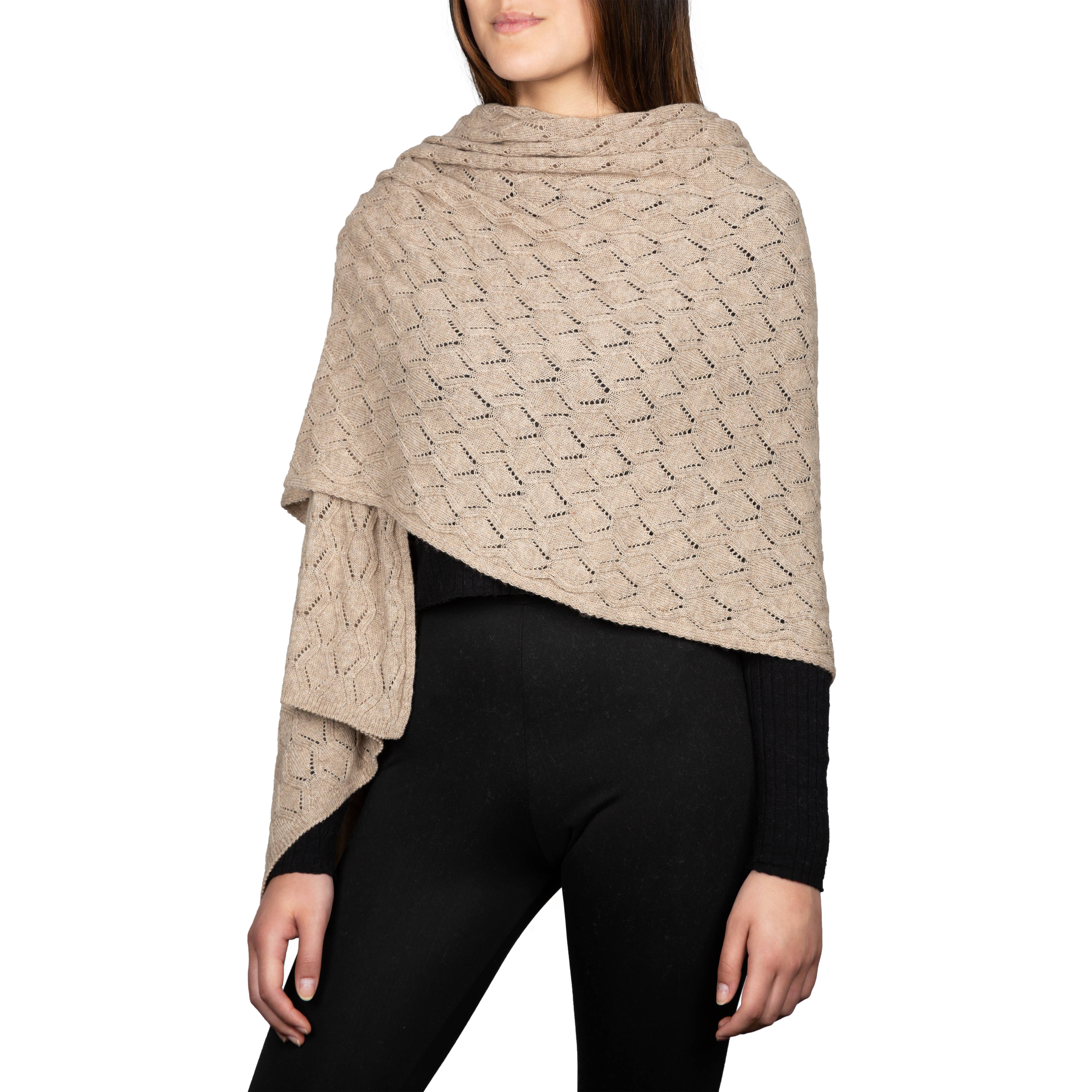 Assia di Brunetti Federica e C. s.a.s. – Großhandel Schultertuch – Damen – Meghan – Lochmuster-Stola aus Kaschmir-Mischung4