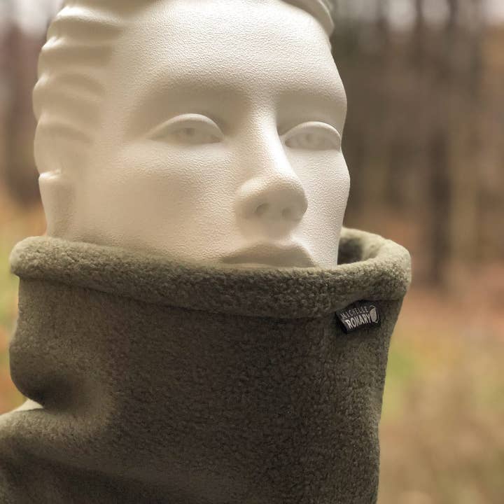 Polaire antibouloches bicolore unisexe Face Saver pour la vente par Michelle Romary Apparel