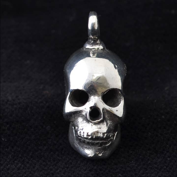 Pendentif Skull Drop de Bob Burkett en argent sterling pour la vente par Tiger Tiger Beads LLC