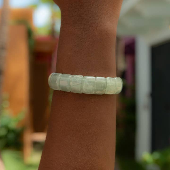 Green Gemstone Chakra Bracelet made of Semi-Precious Stones for wholesale by Made By Nami