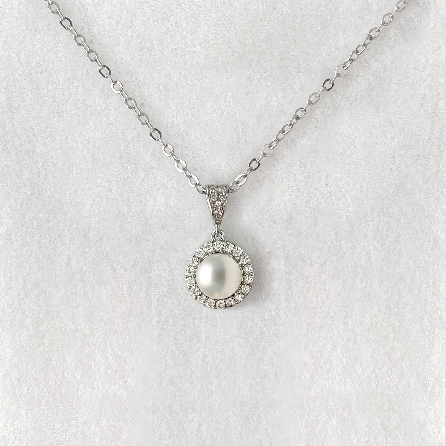 Amandine Jewelry - Wholesale Pendant/Charm Necklace - Pearl Halo Necklace0