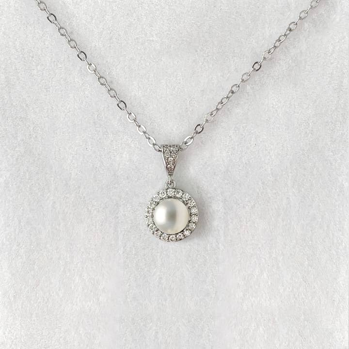 Amandine Jewelry - Wholesale Pendant/Charm Necklace - Pearl Halo Necklace