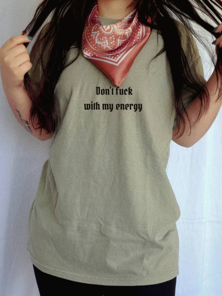 VERPISS DICH NICHT MIT MEINER ENERGIE | ÜBERGROSSES T-SHIRT | DUNE für den Großhandel von Thread House