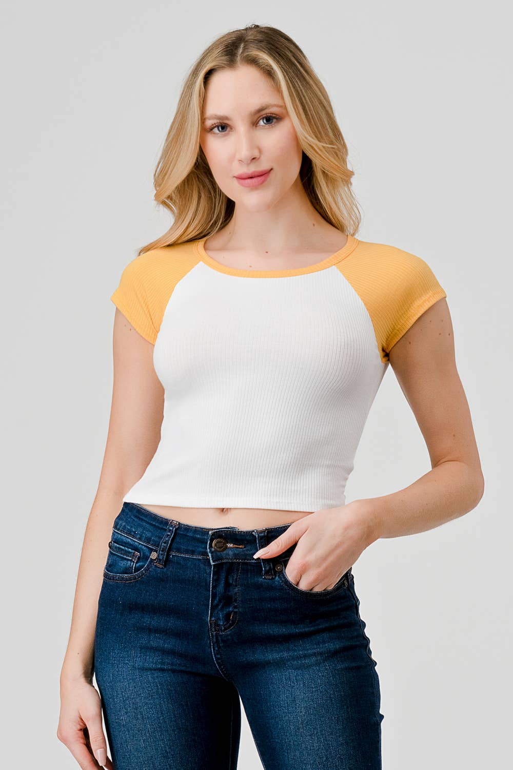 Hashttag - Wholesale T-shirt (Zonder tekening) - Dames - T-SHIRT MET KORTE PASVORM EN RAGLAN-BASEBALL6